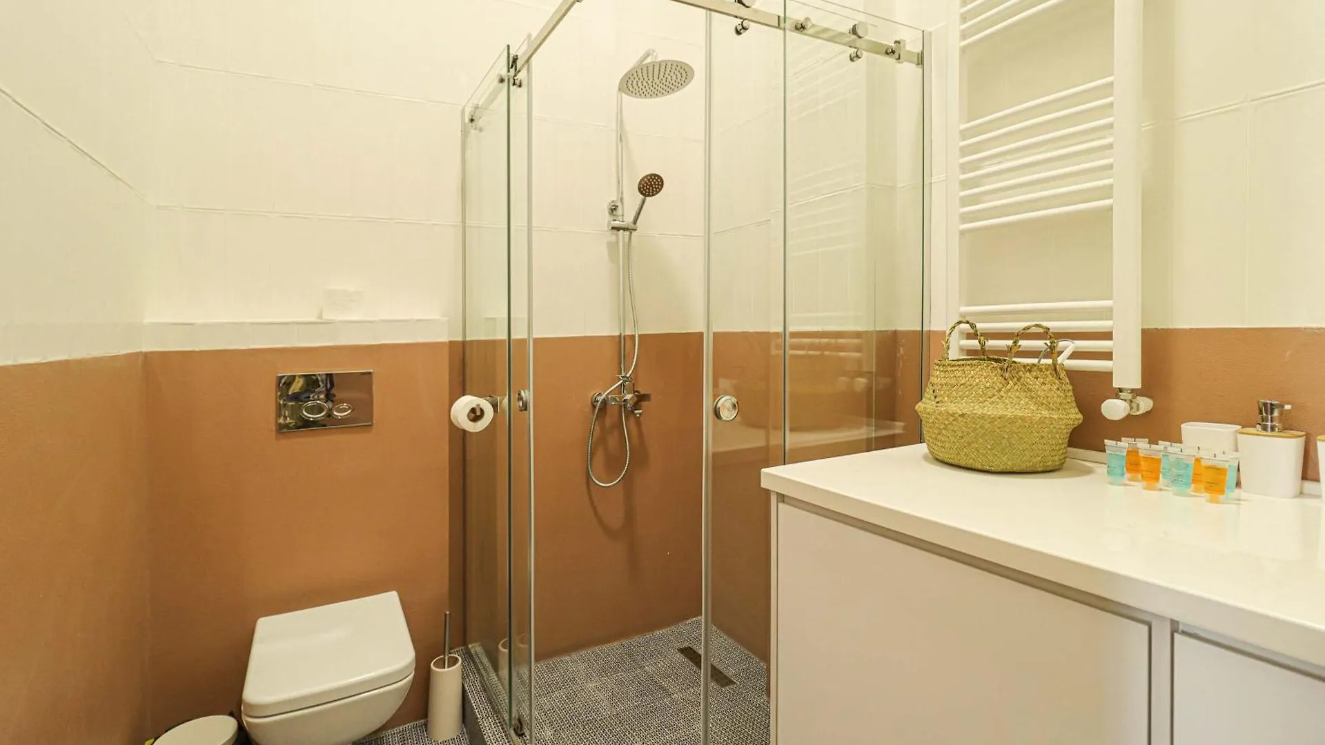2Br Central Stylish Apt In Tbilisi - By Wehost グルジア