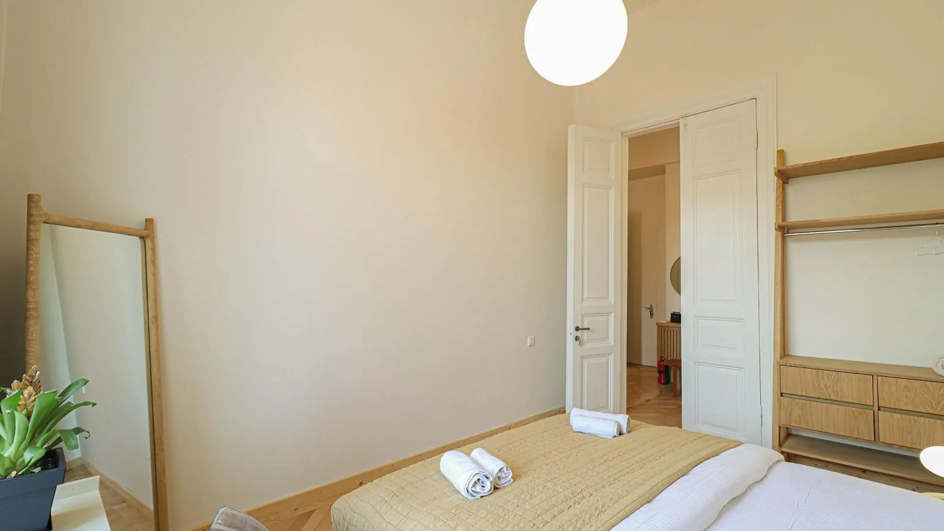 アパート 2Br Central Stylish Apt In Tbilisi - By Wehost